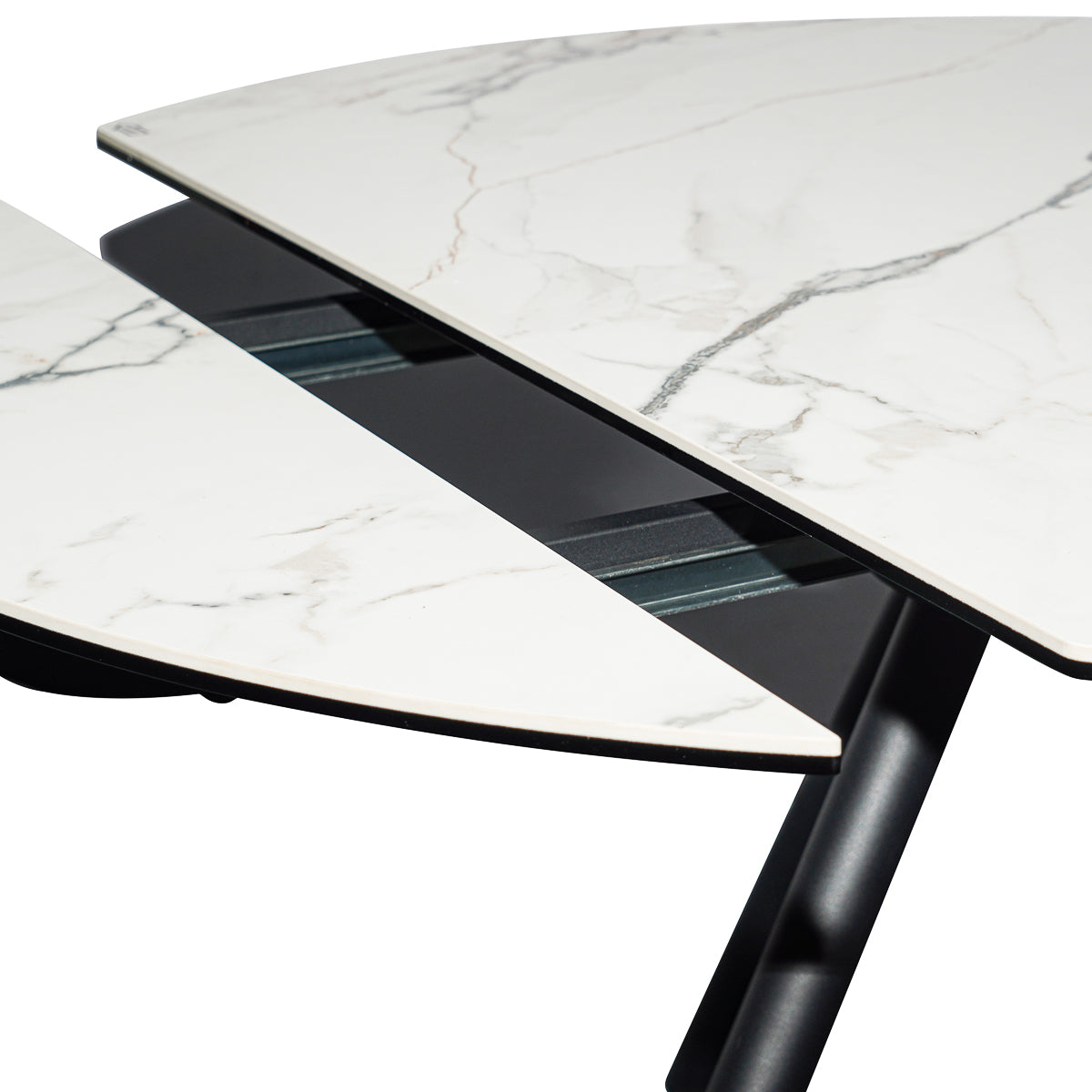 
                  
                    Edge Magic Round Table
                  
                